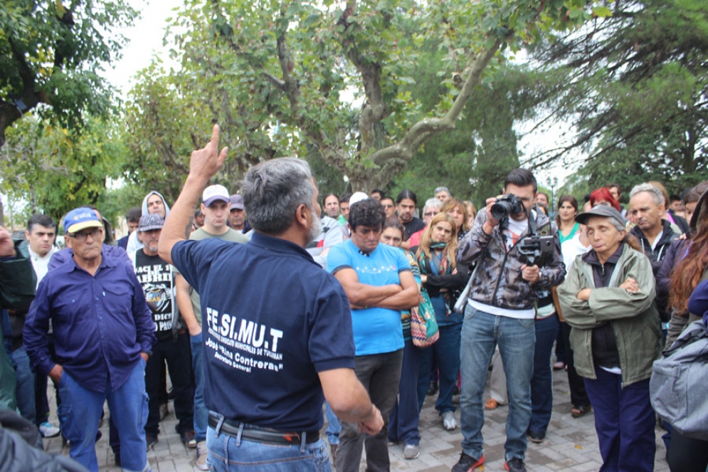 En asamblea frente al municipio, Fesimubo exigió el inicio de las paritarias