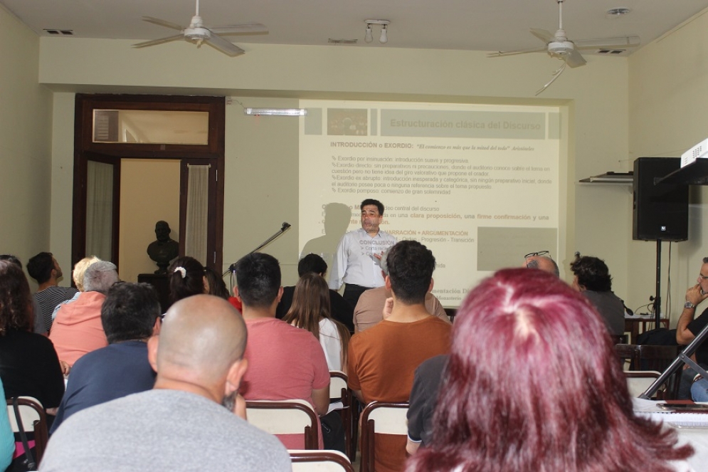 Se realizó el primer seminario de oratoria y argumentación discursiva