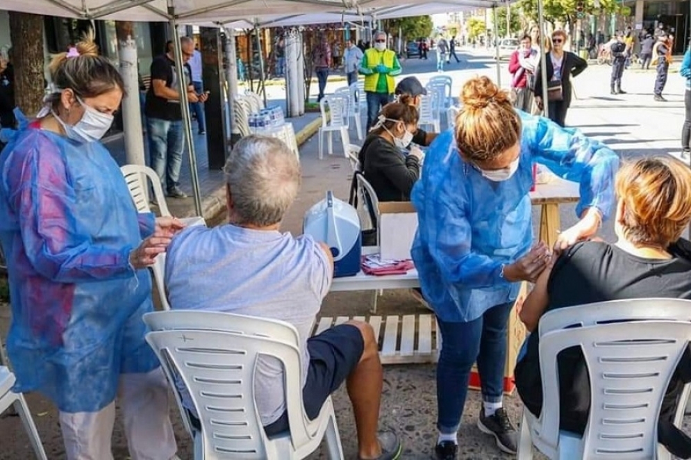 Postal de jornadas de vacunación contra el coronavirus.