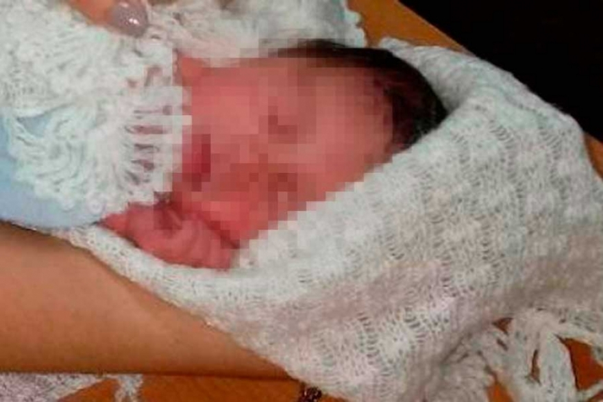 Encuentran un recién nacido abandonado en una mochila