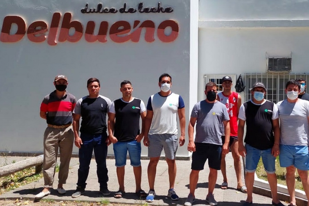 ATILRA encabezó el reclamo frente a la puerta de la planta.