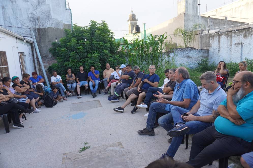 Fue una reunión de referentes en el patio de la sede de calle Lara al 600.