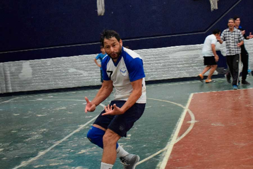 Diego &quot;geta&quot; Banegas festejando uno de los puntos de Santa Rosa. 