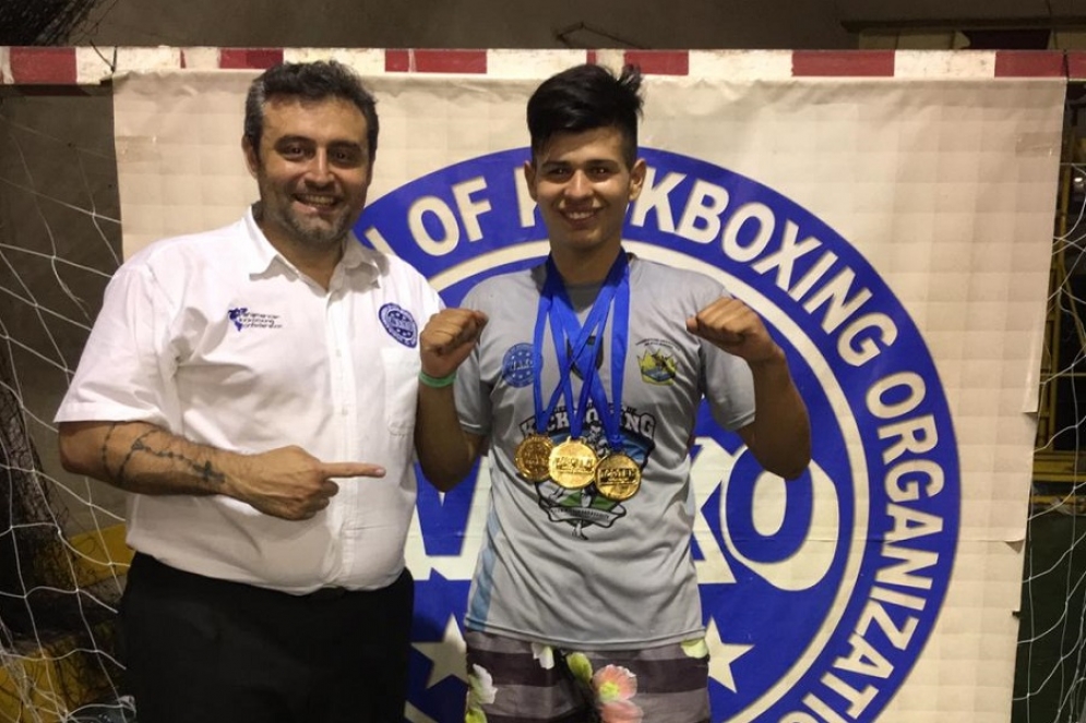 Matías Barnes con las medallas obtenidas junto a Walter Garavaglia. 