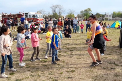El B° Buen Pastor recibió la primavera a todo ritmo