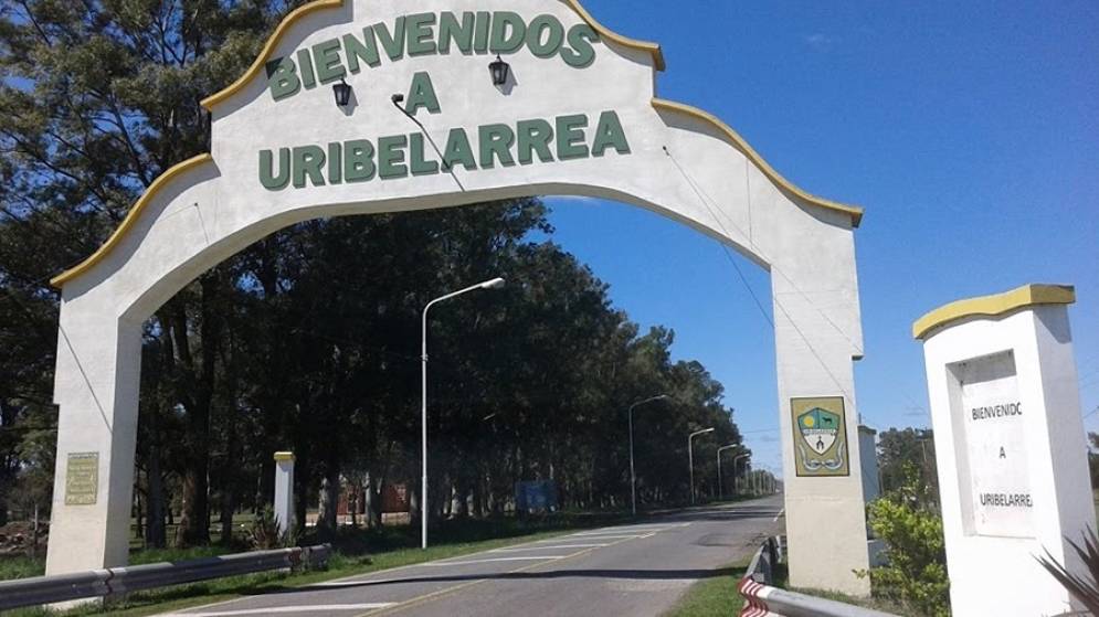 Ingreso a la localidad de Uribelarrea.
