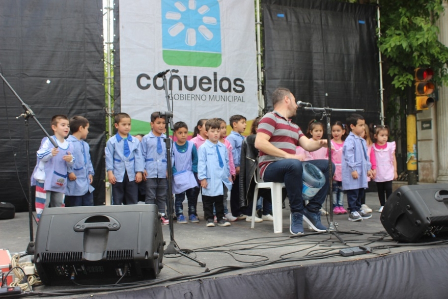Las mejores imágenes de la &quot;5ª Feria del Libro de Cañuelas&quot;