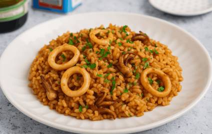 “Arroz con calamares”, el plato típico que ofrece el Centro Vasco