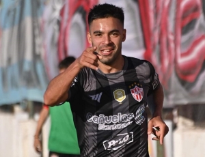 "Tato" Su&aacute;rez Costa en pleno festejo. Ph: Jony Arga&ntilde;araz.