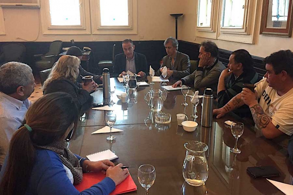 Arrieta recibió a representantes de Frigocarne en el Congreso Nacional. 