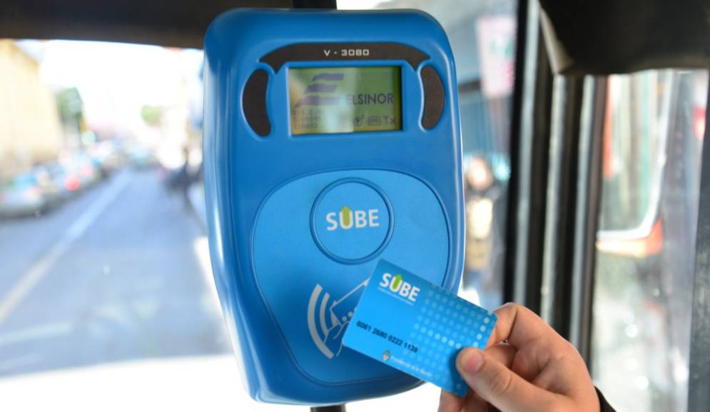 Otro golpe al trabajador: el viernes aumenta el transporte y los peajes