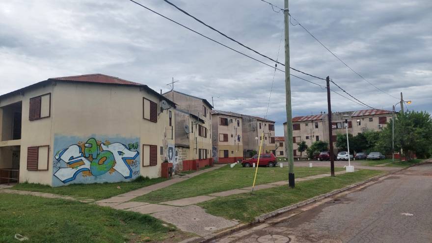 El acceso al barrio por Remedios de Escalada.