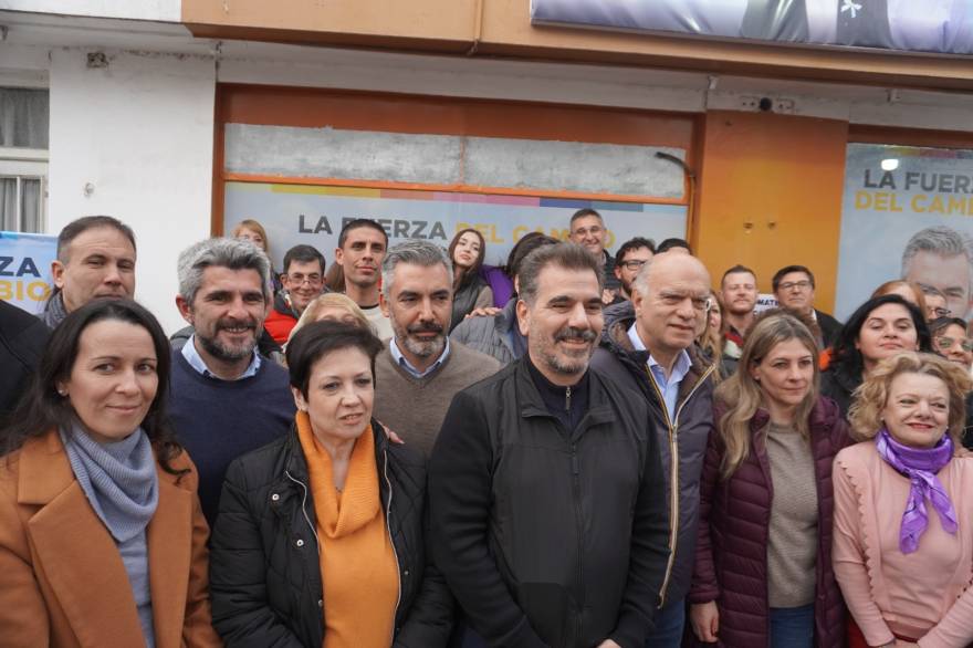 Con Grindetti y Ritondo, Carlos Álvarez inauguró su búnker de campaña