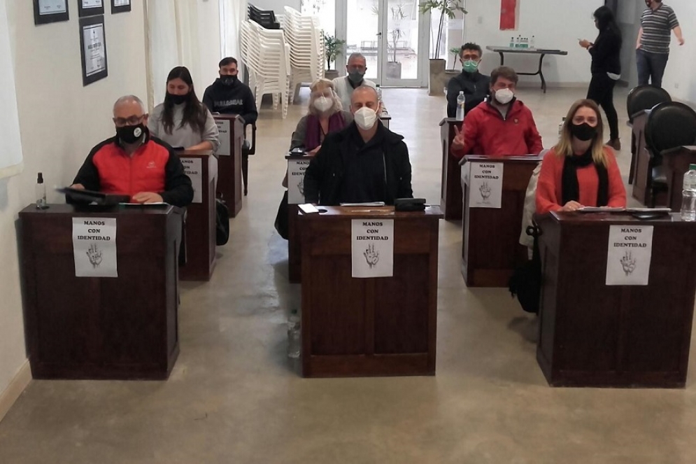 El bloque de concejales del Frente de Todos este jueves durante la sesión. 