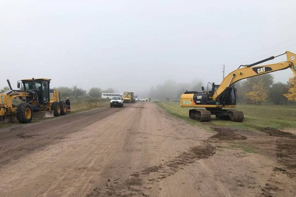 Las maquinas comenzaron con los movimientos de suelo.