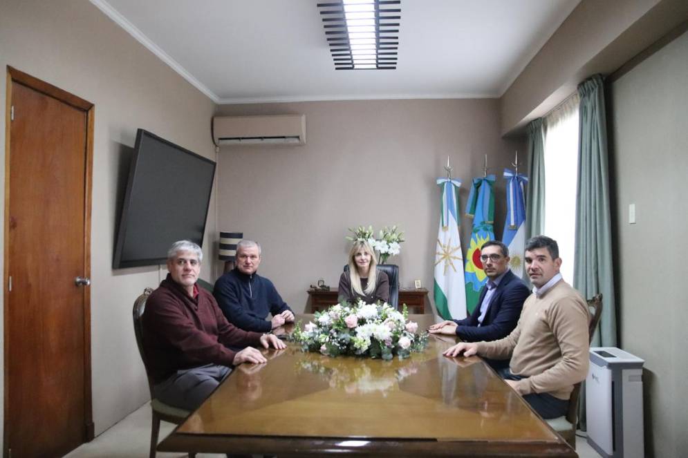 La reuni&oacute;n celebrada en el despacho de la jefa comunal de Ca&ntilde;uelas.