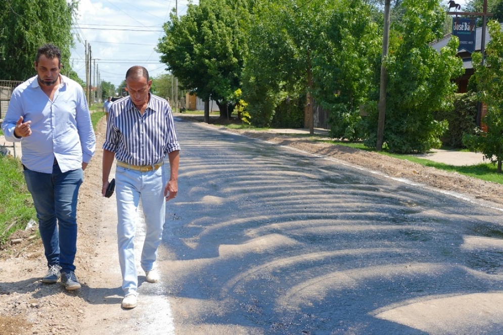 Arrieta recorriendo la obra. 