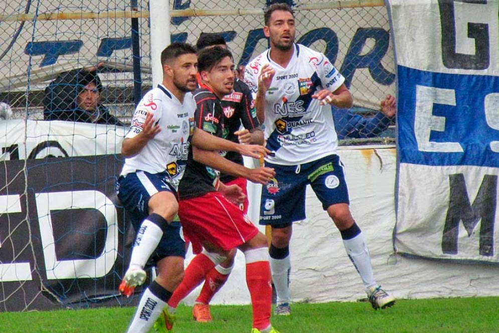 Con dos golazos, Merlo frenó la buena racha de Cañuelas