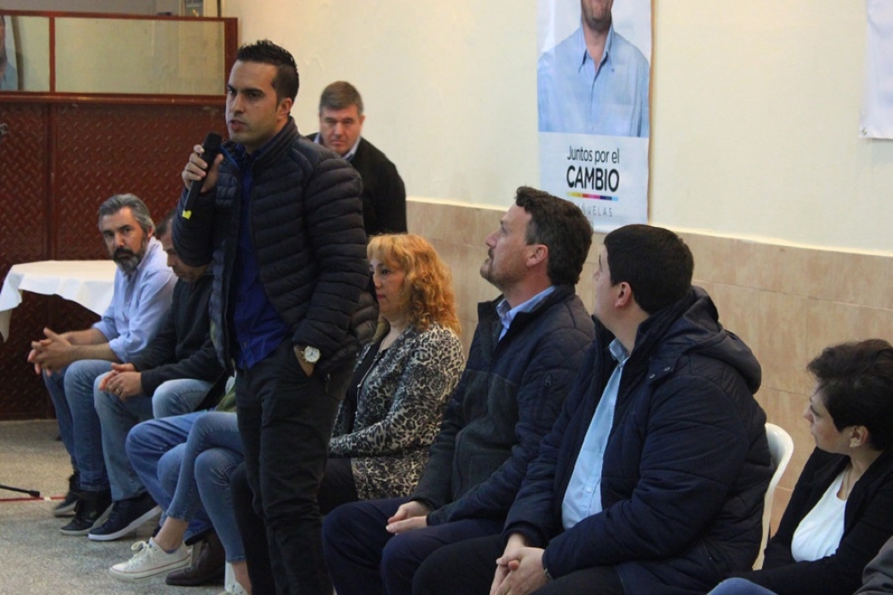 Campos dando su discurso en la presentación de Juntos por el Cambio. 