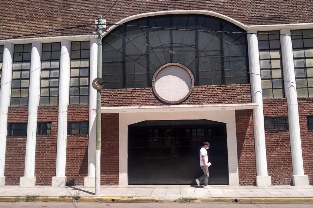 El frente del Ateneo ubicado en calle Lara.