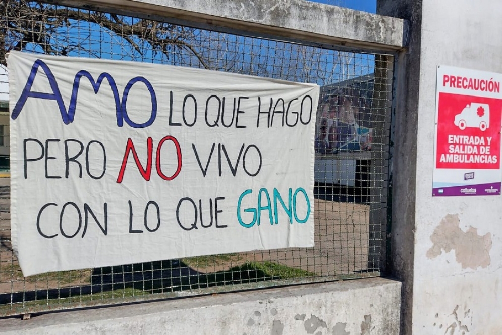 El nosocomio amaneció con pancartas en todas las puertas de acceso.