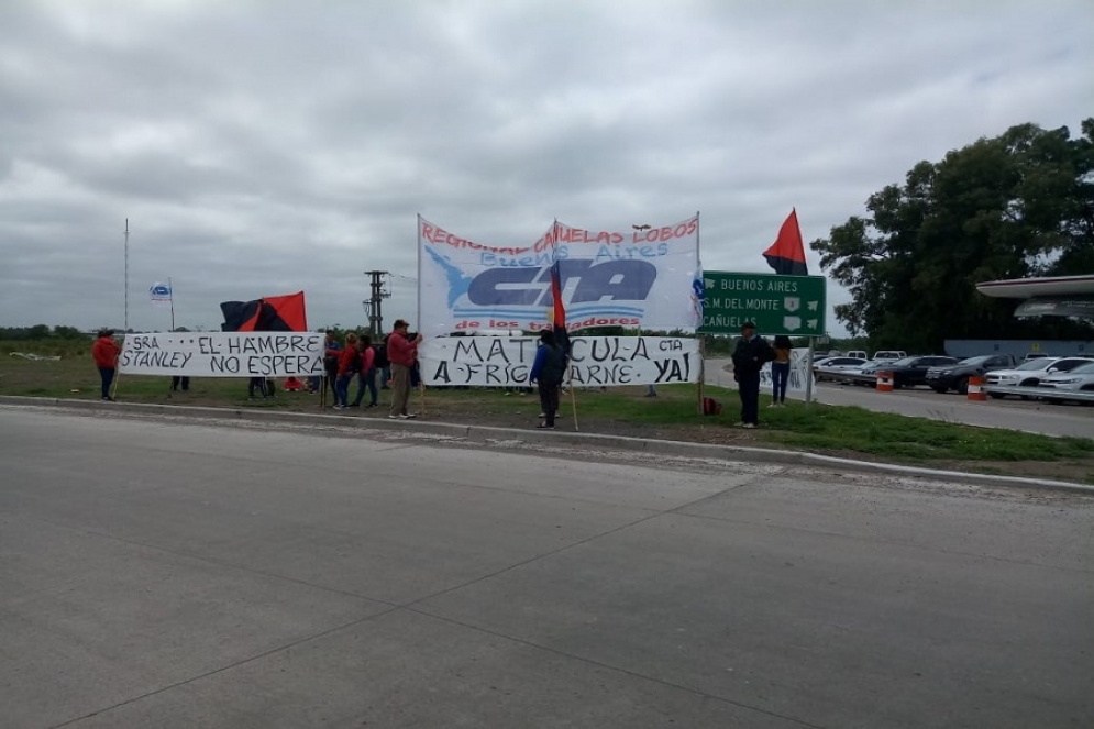 Movilización en la rotonda de la autopista