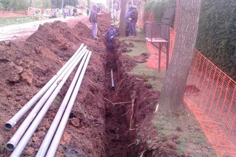 Comenzó la obra de agua en el barrio Los Pozos