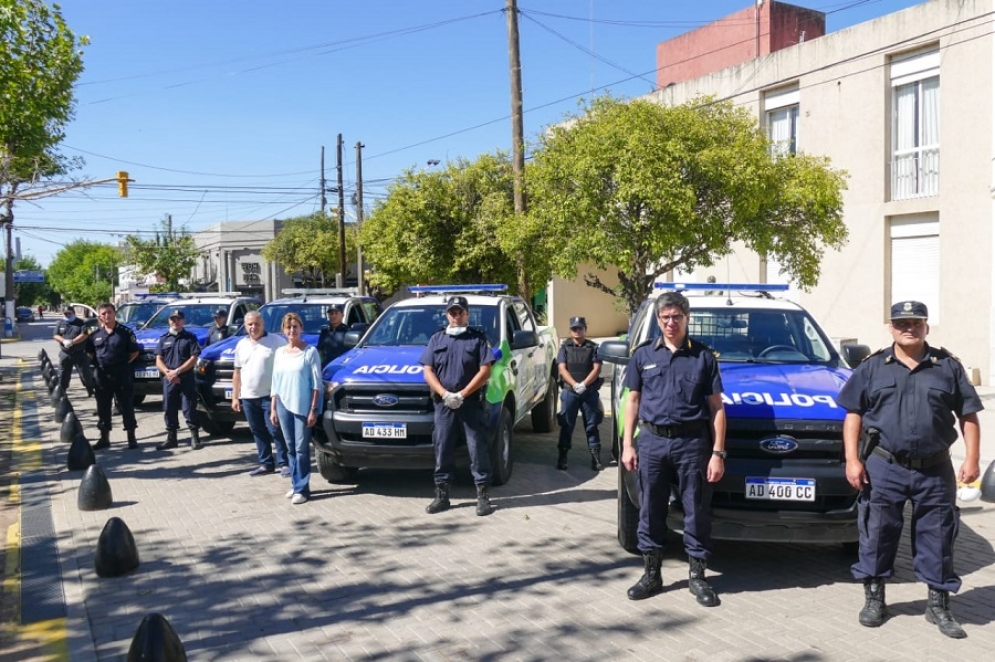 La intendenta Fassi durante la entrega de los móviles. 