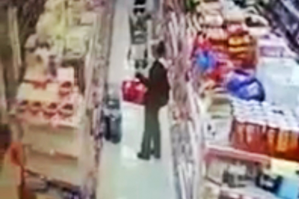 El personal reconoce que la mujer va con frecuencia al supermercado.