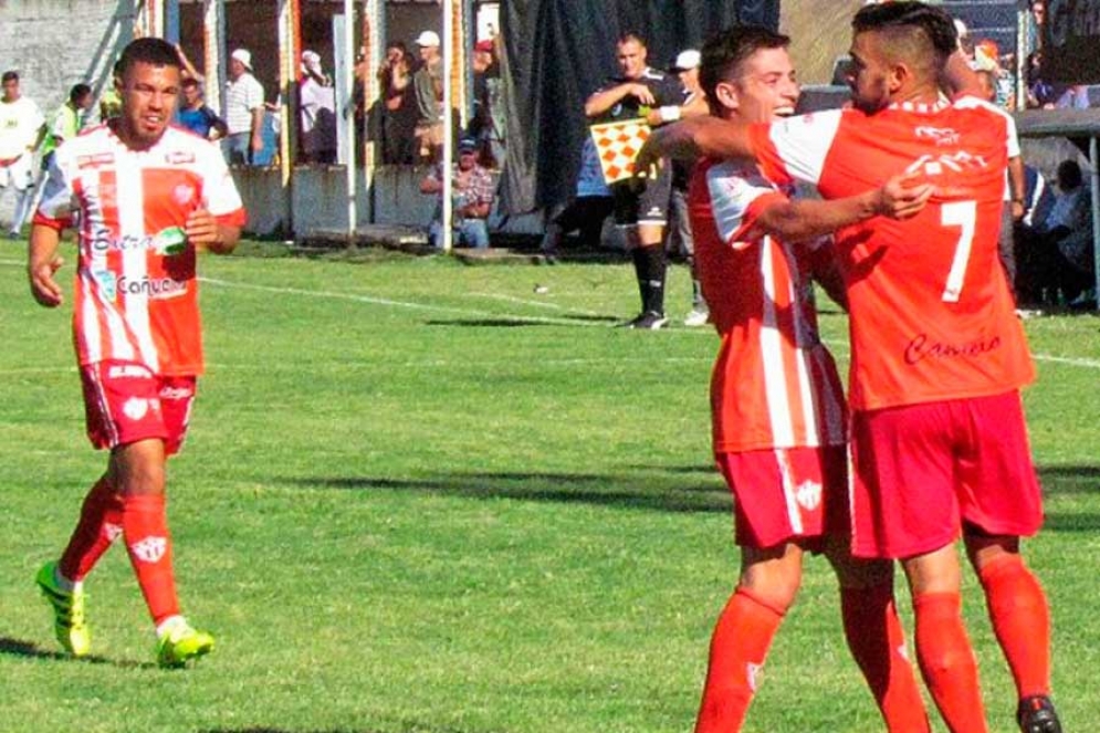 Cañuelas le ganó en la primera fase al Charrúa. 