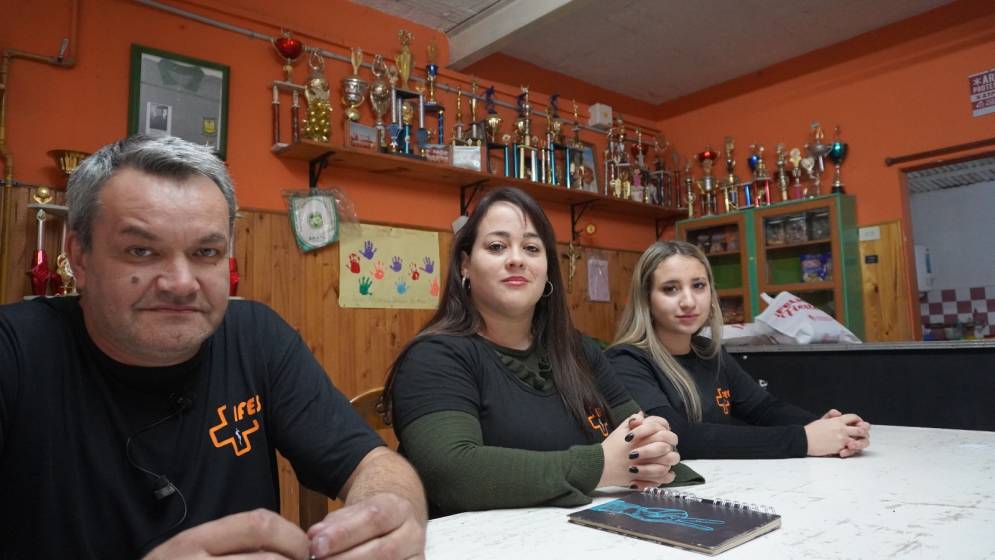 Arias, Fabrizio y Delfina Gigena, responsable de comunicación. La actividad fue organizada por el Instituto de Formación en Salud.