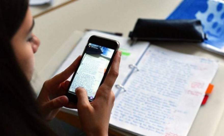 Chau al celular en las escuelas