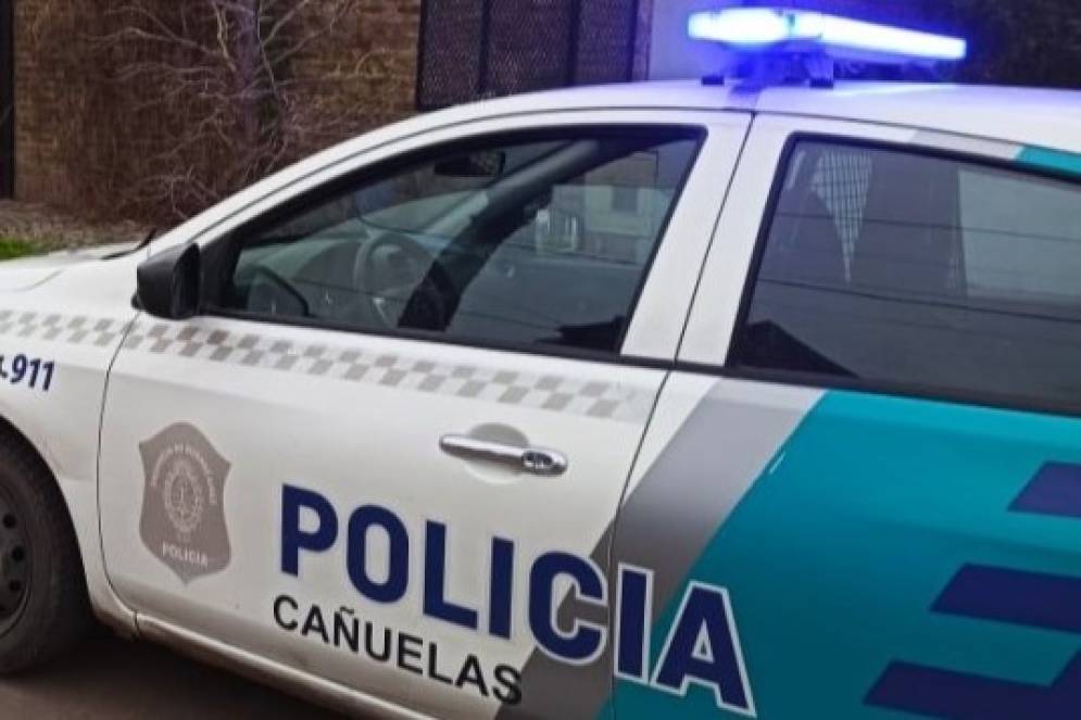 La policía capturó al femicida en la esquina de la Comisaría.