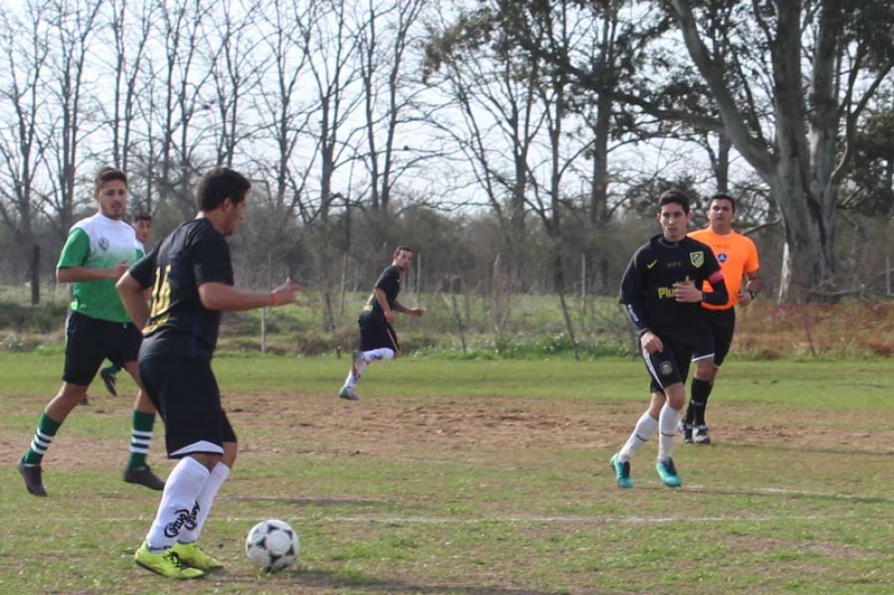 Atlético Sur goleó a San Ignacio y quedó a un punto del líder