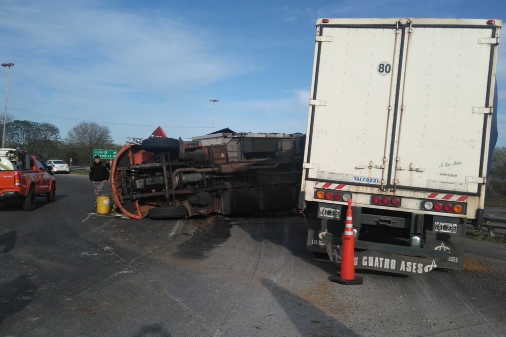 El camionero de 43 años sufrió contusiones leves.