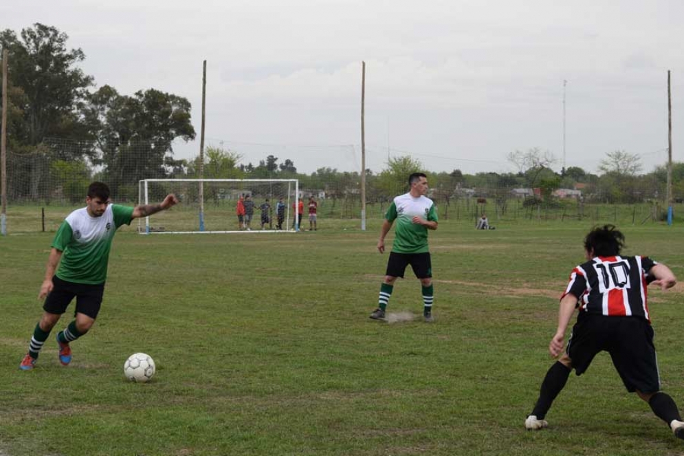 Atlético Sur le ganó 8 a 0 a Los Aromos. 