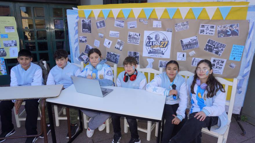 Alumnos de la Escuela N°27 montaron un streaming con eje en el Golpe de Estado de 1976