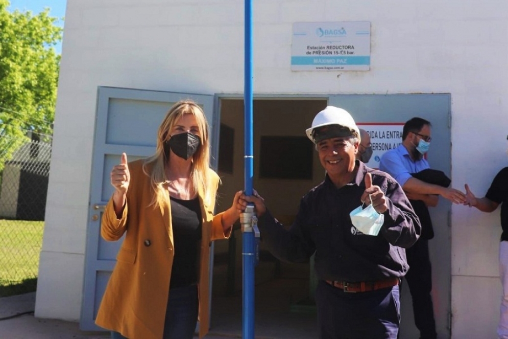 La intendenta encendió la tradicional antorcha como símbolo de celebración. 