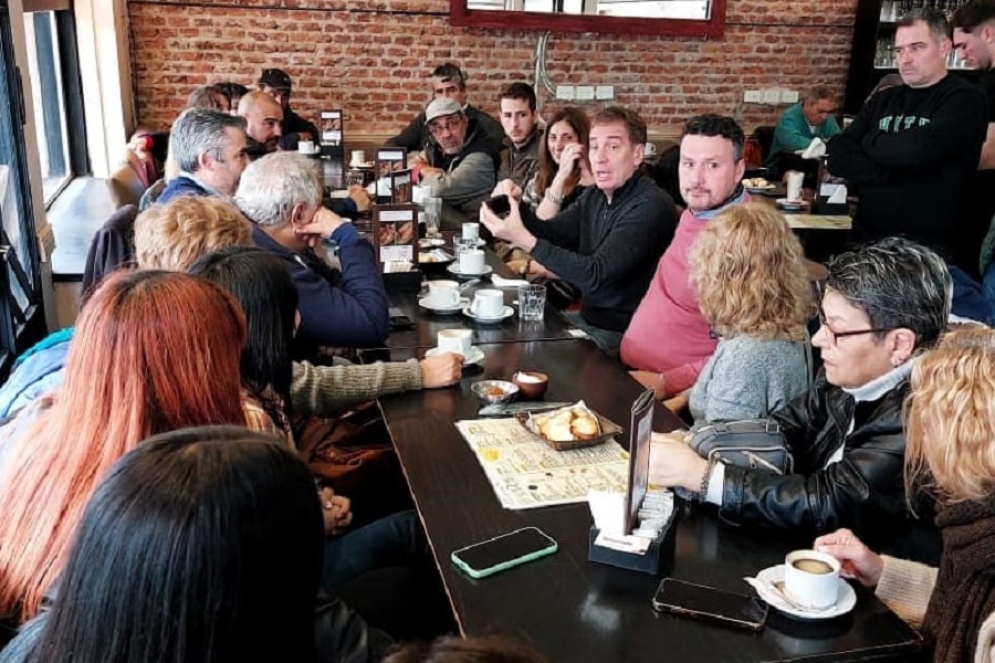 El desayuno con Santilli en un restaurante céntrico.