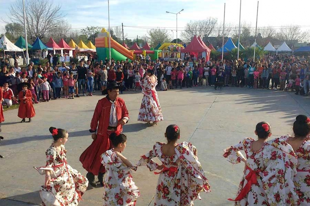 Exitosa presentación de las Feria de las Colectividades en Máximo Paz