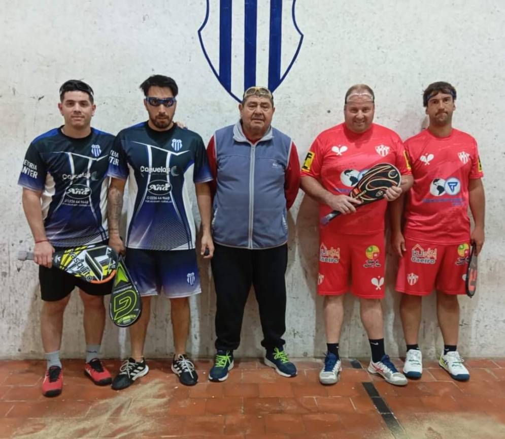 Las yuntas locales junto al rayero, un histórico de la pelota en la zona: Antonio Jaime.