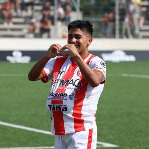 Scelzi y un gol especial. (FOTO: @jero.detelleria / Prensa Ca&ntilde;uelas).