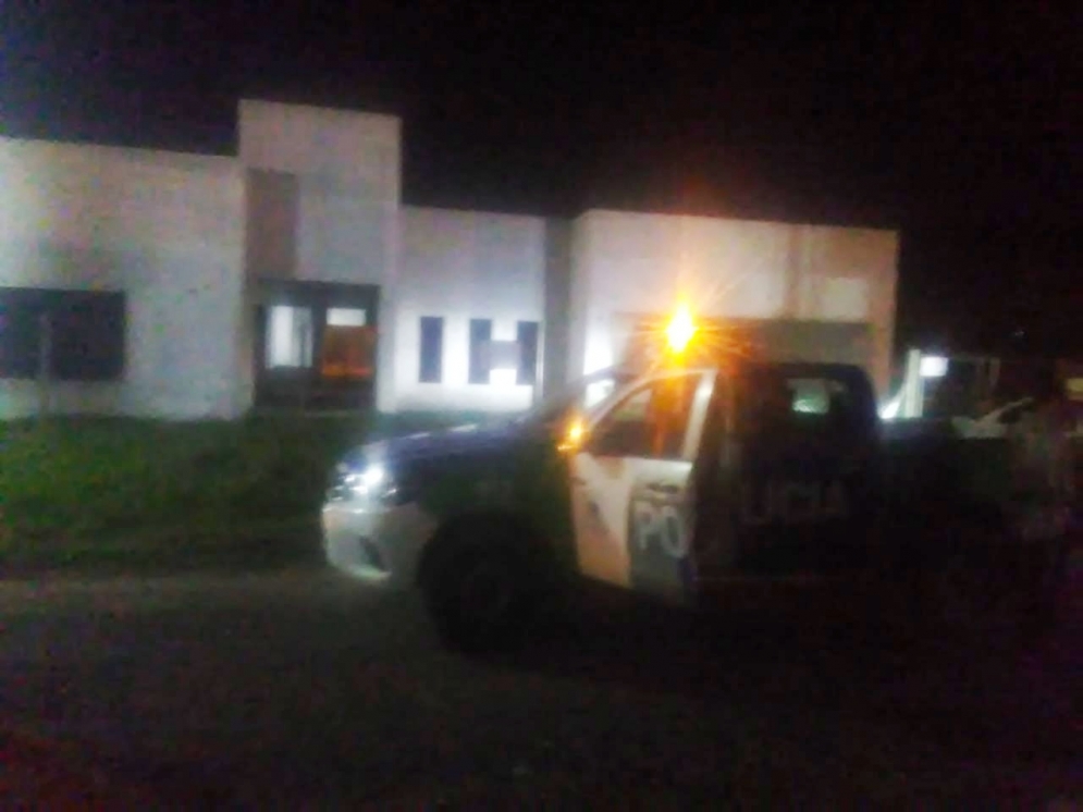 La policía rastrillando el barrio. 