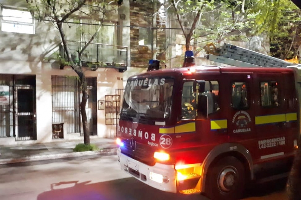 Los bomberos trabajaron en el lugar. 