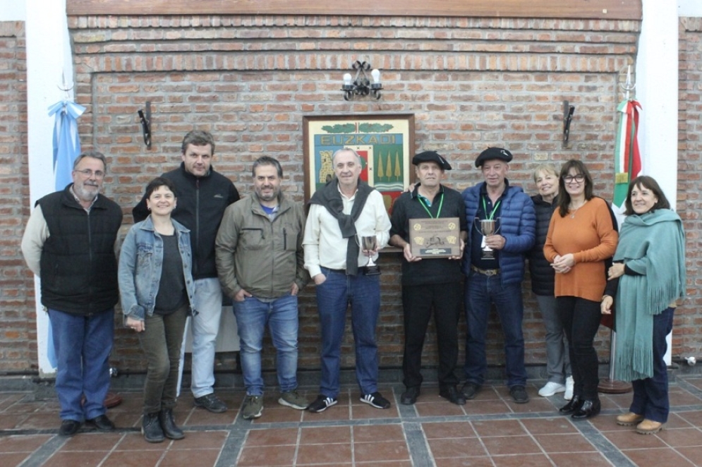 Los cañuelenses fueron recibidos en el Centro Vasco &quot;Denak Bat&quot;.