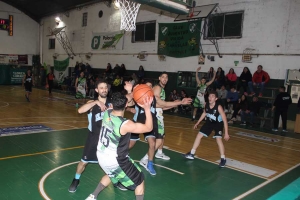 El equipo cañuelense sigue firme en el torneo local. 