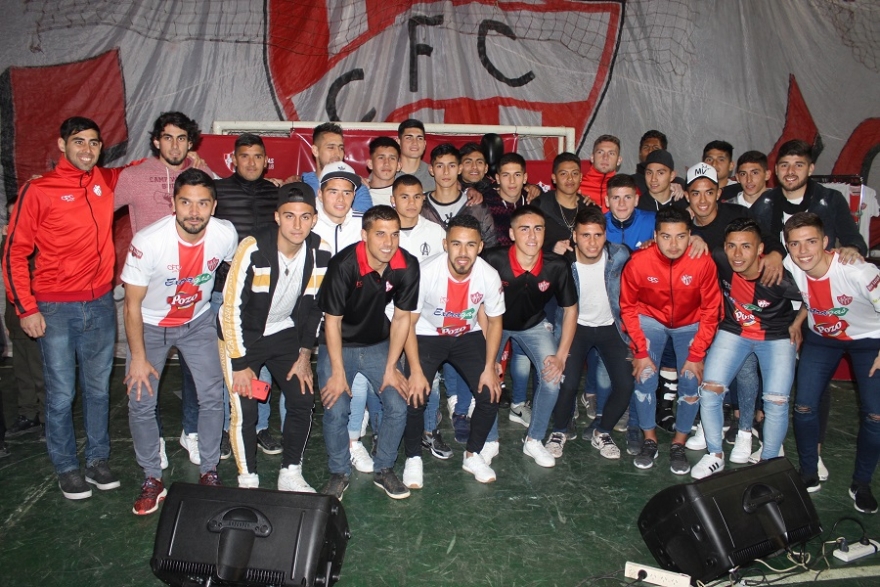 Cañuelas presentó al plantel para la nueva temporada