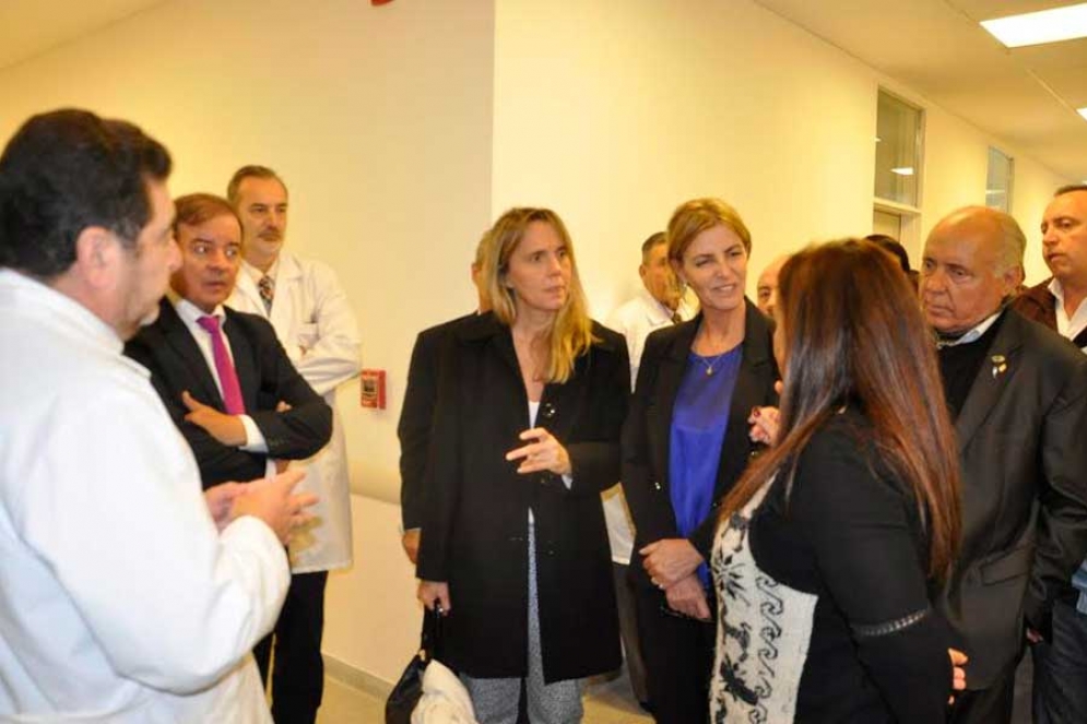 Las autoridades recorriendo el Hospital durante la última audiencia. 