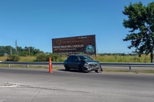 El Corsa, abollado en la trompa. 