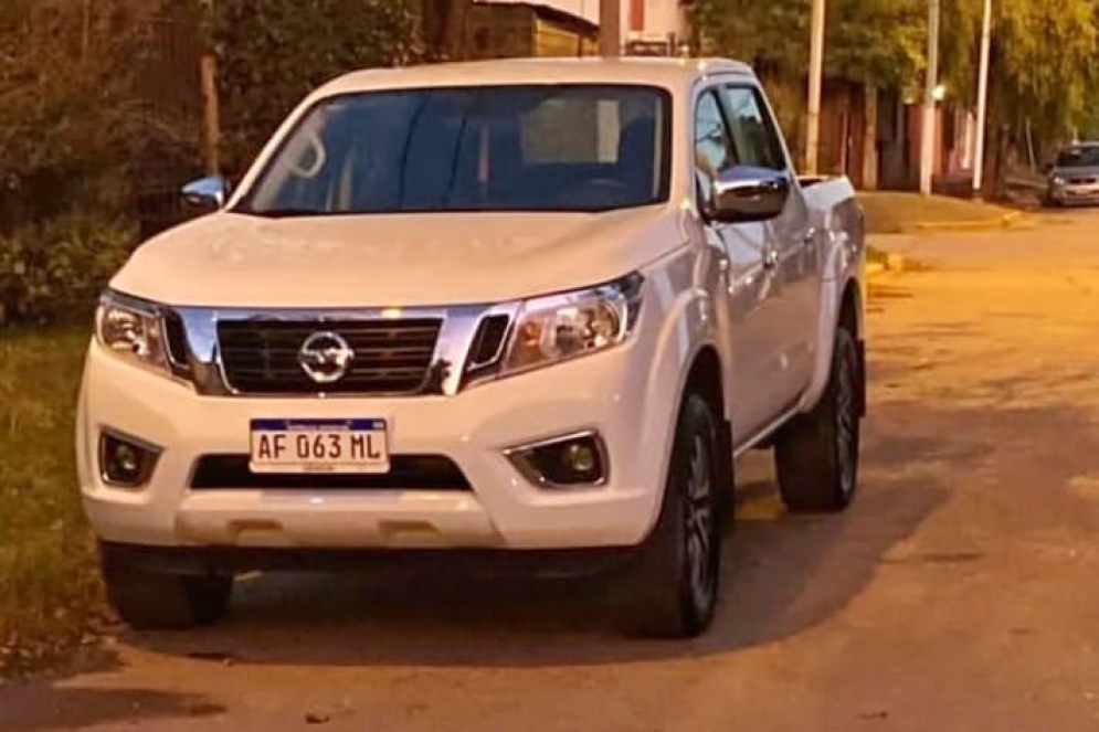 La Nissan Frontier blanca robada a Echeverría.